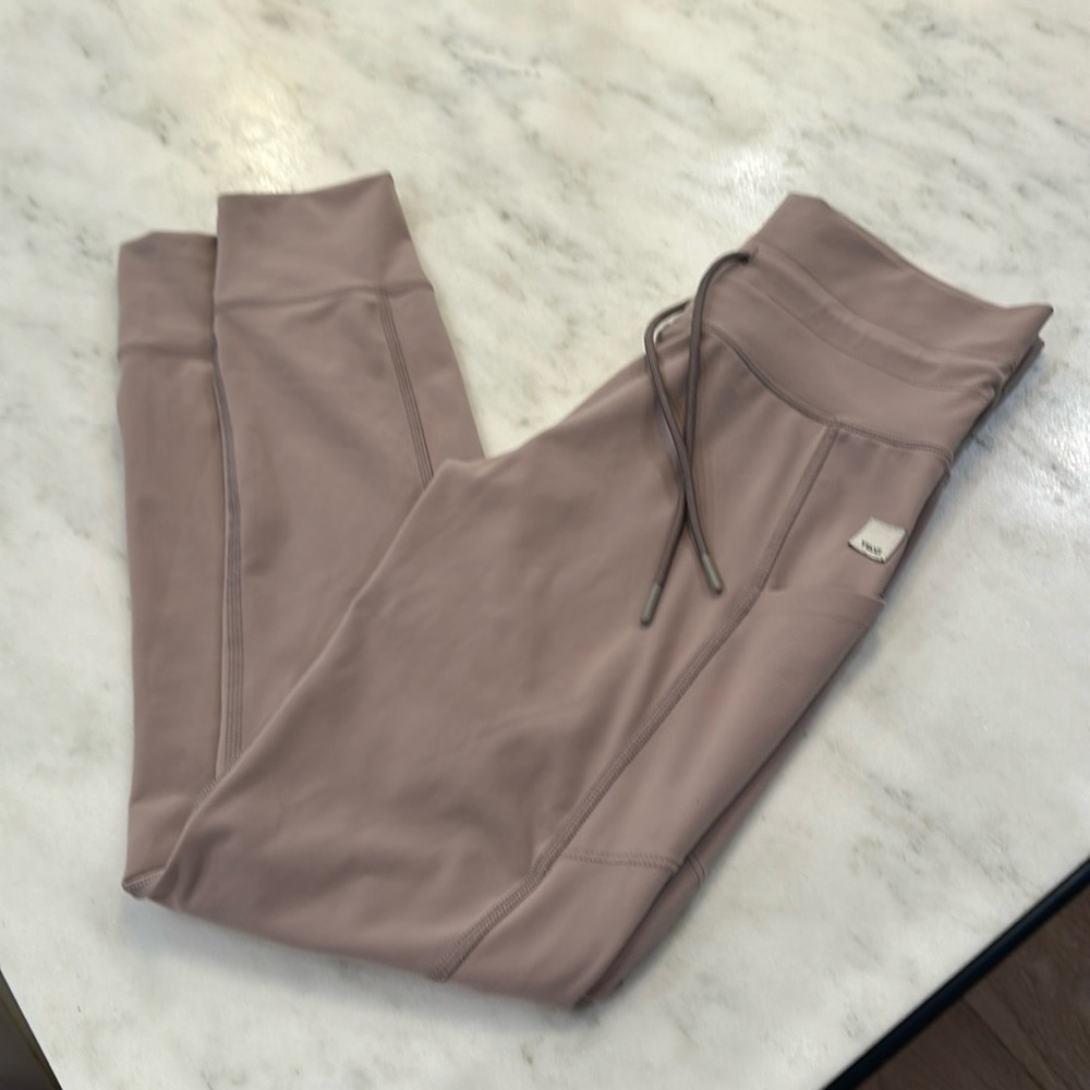 Vuori Women's Leggings in Mauve